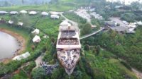 Pinisi Resto Glamping Lakeside, Tempat Makan di Atas Bukit yang Unik dan Ngehits di Bandung