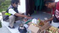 Warga Citapen KBB Keluhkan Bantuan Paket Sembako Berisi Ayam Potong Busuk