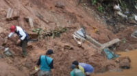 VIDIO: Pemakaman Cikutra Bandung Longsor ke Sungai, Jenazah Ada yang Terbawa Arus