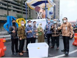 Bjb Club Berbagi dan SEKAR bank bjb Bagikan Takjil Buka Puasa di Kota Bandung