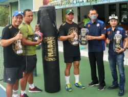 Pengcab Muay Thai Kota Bandung Serahkan Bantuan Peralatan Olahraga