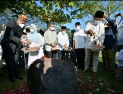 17 Tahun Tsunami Aceh, Ridwan Kamil Ziarah ke Kuburan Massal Korban