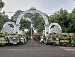 Bandung Berduka, Ratusan Karangan Bunga Berjajar di Pendopo dan Balai Kota