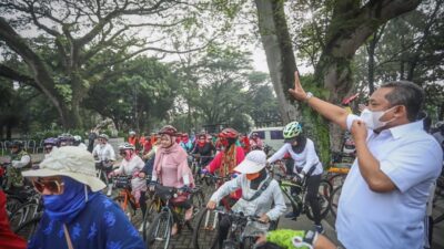 Peringati Hari Ibu, 100 Ibu-Ibu Bersepeda Keliling Kota Bandung