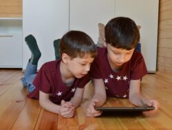 Tips Atasi Kecanduan Gadget Pada Anak, Lakukan 4 Cara Ini