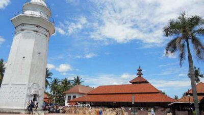 Masjid Bersejerah dan Tertua di Pulau Jawa
