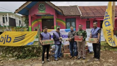 bank bjb Kirim Logistik kepada Warga Terdampak Gempa di Perbatasan Cianjur-Sukabumi yang Belum Tersentuh Bantuan
