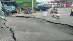Hati-Hati, Jalan Cibolerang Amblas Sepanjang 7 Meter Lumpuhkan Lalu lintas